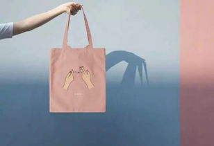 夏日轻装出行，帆布包的魅力与专业文化经纪服务的结合