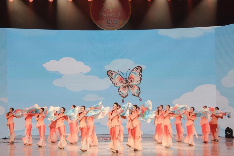 潍坊原创广场舞《筝筝日上》闪耀全国展演，文化经纪人服务助力非遗传承